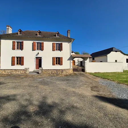 Hébergement de vacances Charmante Maison - Terrasse, Piscine - Près De Pau