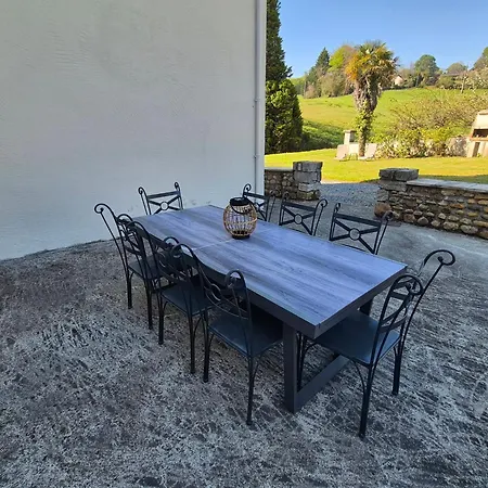 Holiday home Charmante Maison - Terrasse, Piscine - Pres De Pau Aubertin