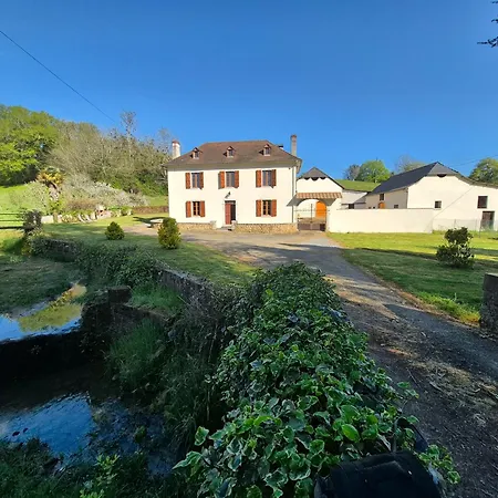 בית נופש Charmante Maison - Terrasse, Piscine - Pres De Pau Aubertin