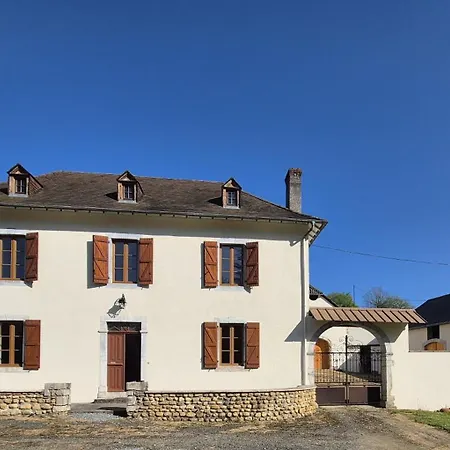 Hébergement de vacances Charmante Maison - Terrasse, Piscine - Près De Pau